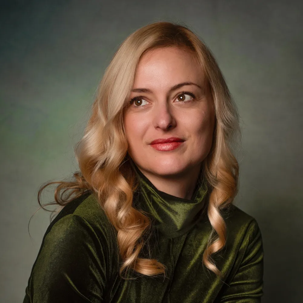 Iva Kostova, fine art portrait photographer