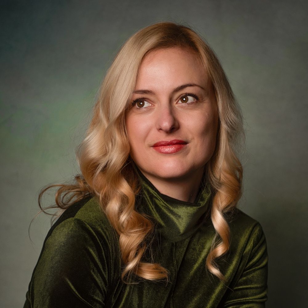 Iva Kostova, fine art portrait photographer